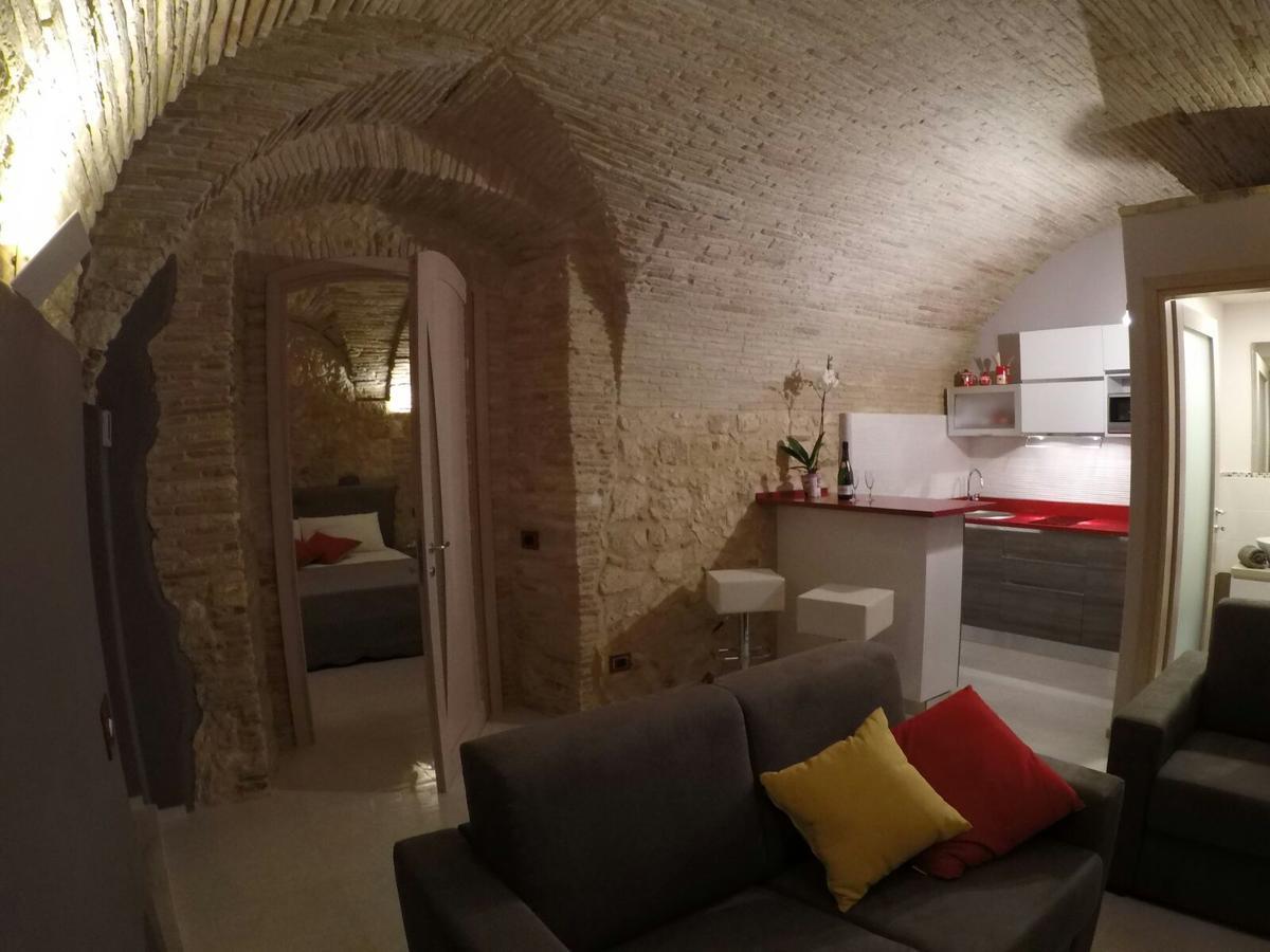 Al Castello Apartment Каляри Екстериор снимка
