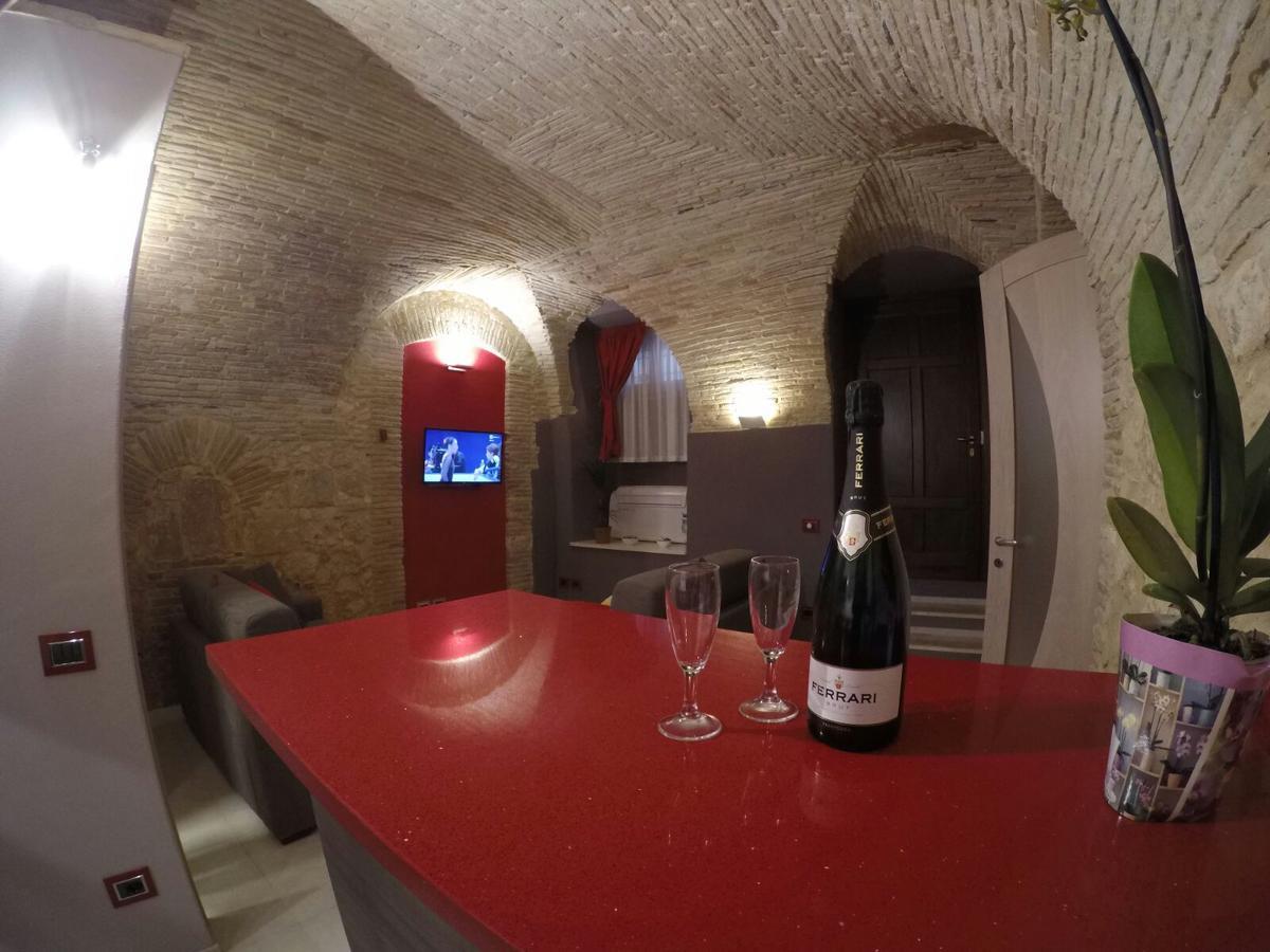 Al Castello Apartment Каляри Екстериор снимка